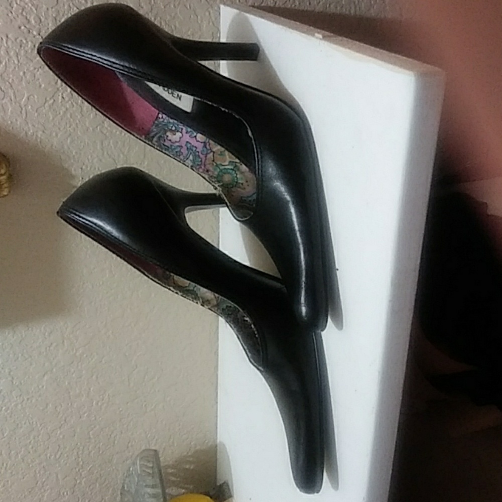 Pumps - Picture 2 of 3